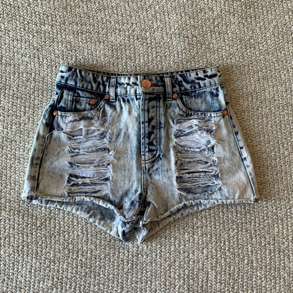 Light wash ripped denim shorts